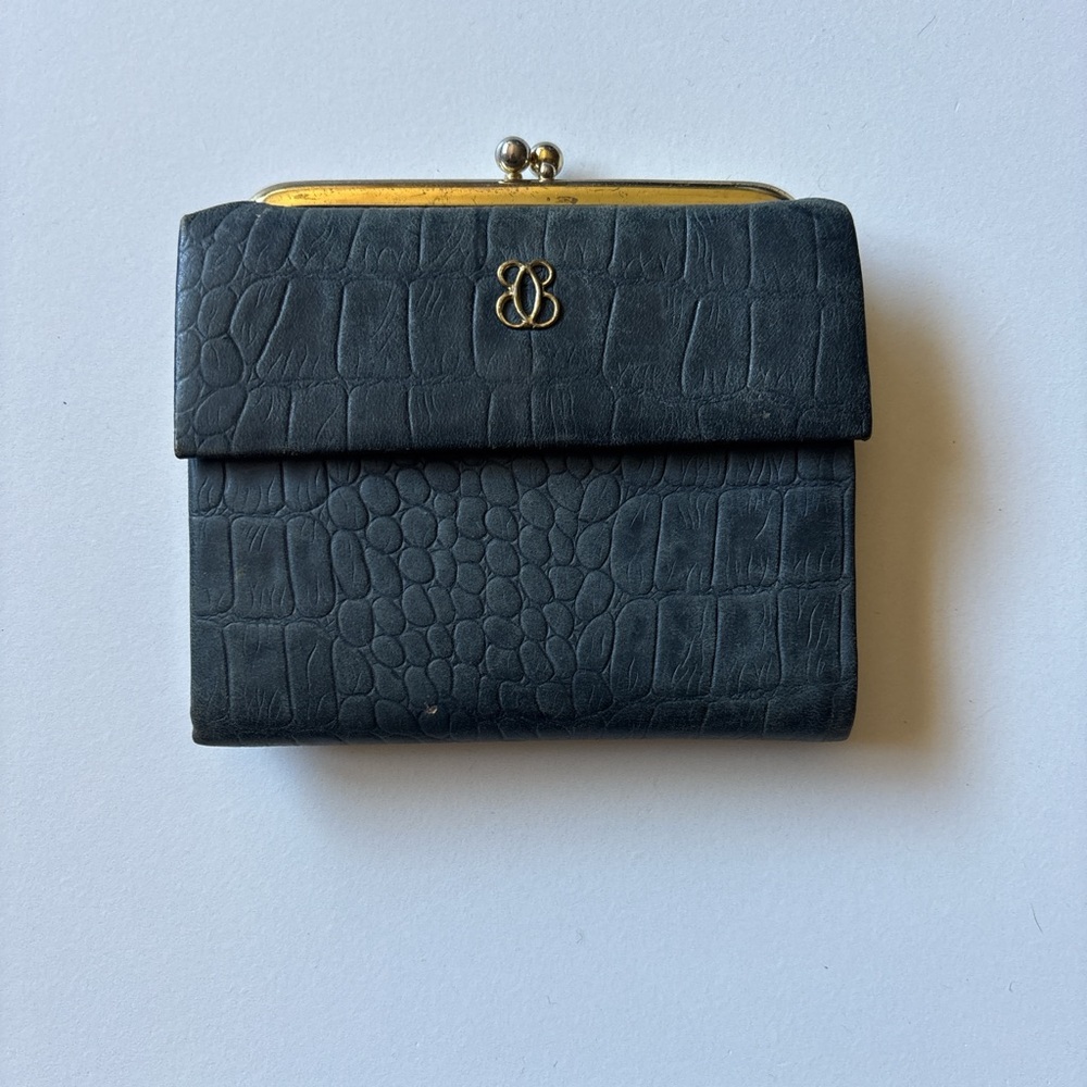 Vintage Buxton Women’s Croc-Embossed Leather Wallet with Gold Accent Kiss Lock